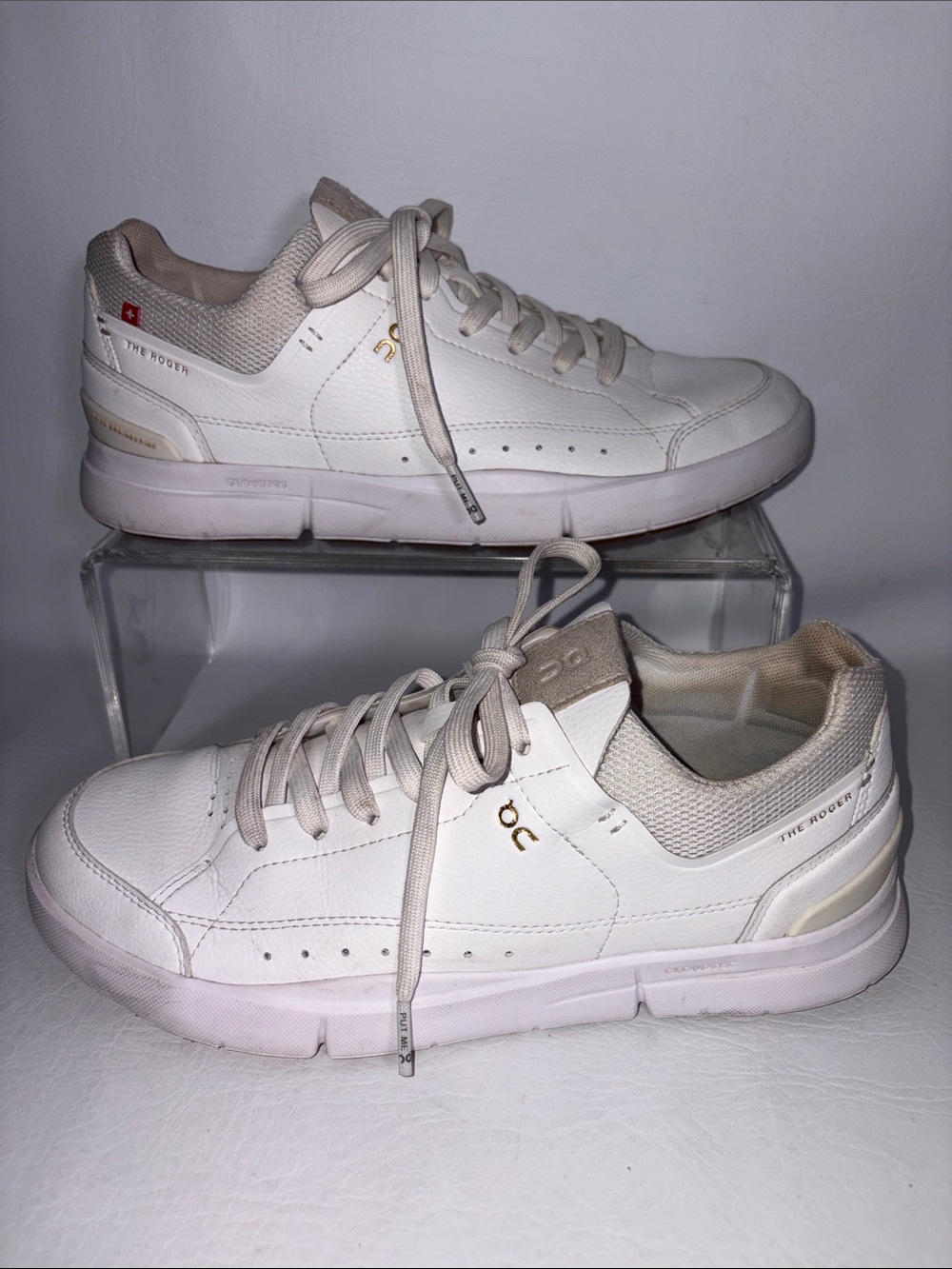 ON Cloud THE ROGER Centre Court Sneakers in White with Gold Logo Size 8.5 Womens